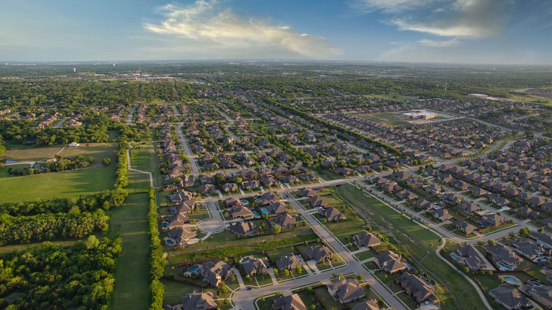 How to Choose the Right Neighborhood for Your Family